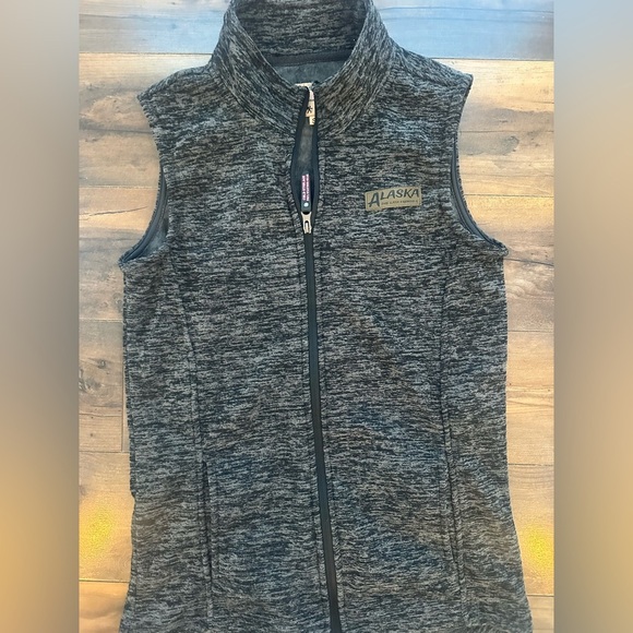 Women’s ALASKA Cold Storage Fleece Zip Vest | Small | Gray Heather, Cozy Sherpa - Picture 2 of 7